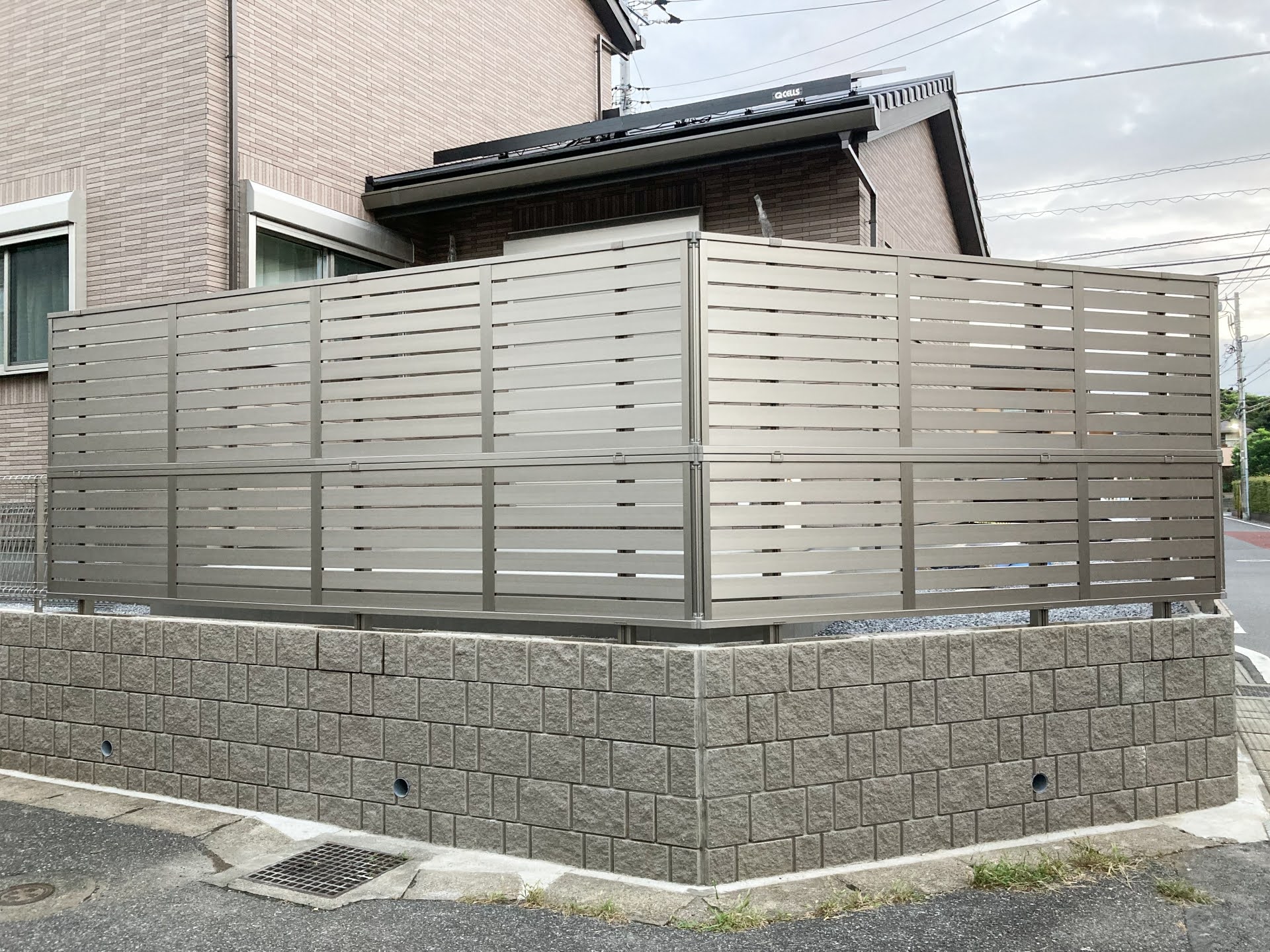 外構やフェンスのある住宅の外観イメージ