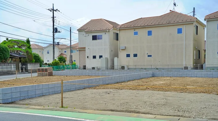 区画割りされたばかりの造成地